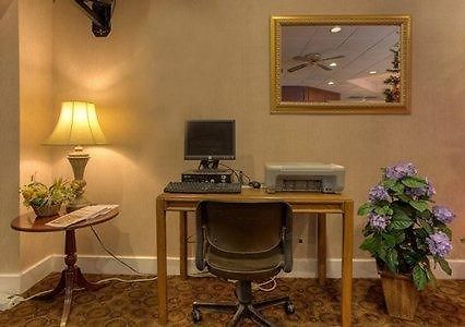 Econo Lodge Inn & Suites Ламбертон Бізнес фото