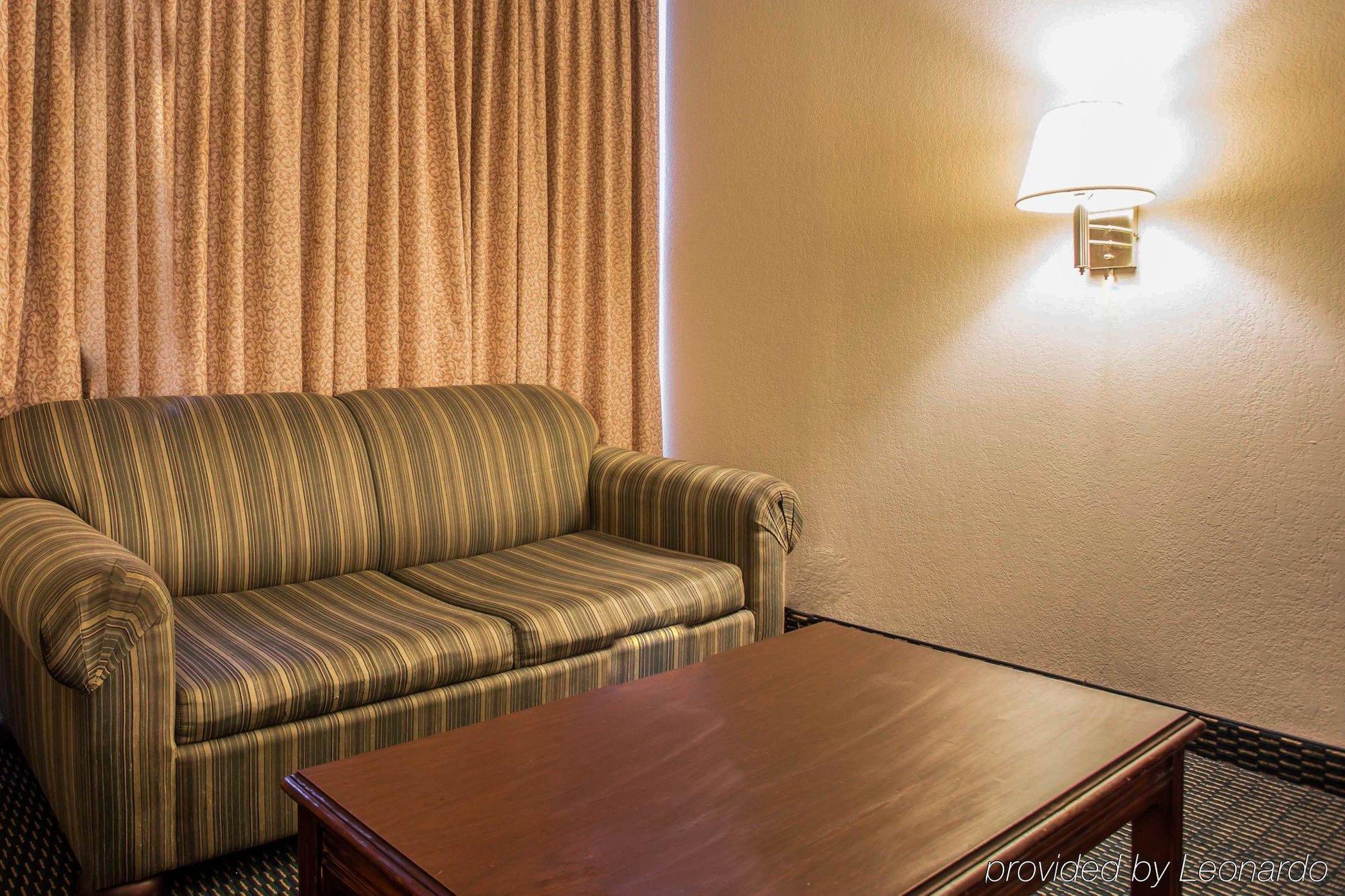 Econo Lodge Inn & Suites Ламбертон Екстер'єр фото